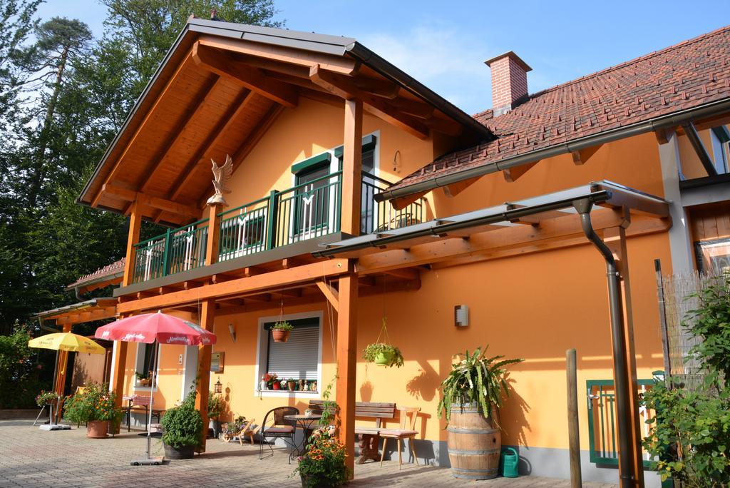 Gaestehaus Schmid Sankt Johann im Saggautal Екстериор снимка