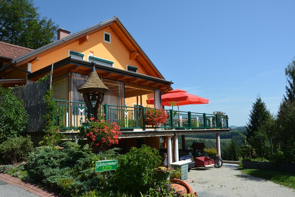 Gaestehaus Schmid Sankt Johann im Saggautal Екстериор снимка
