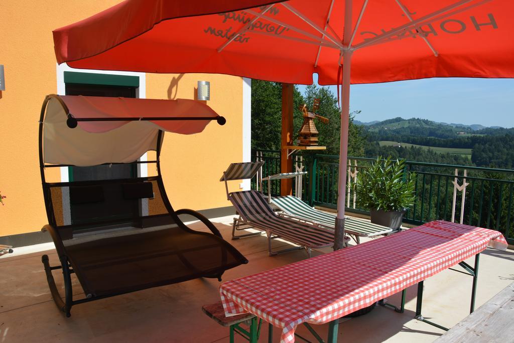 Gaestehaus Schmid Sankt Johann im Saggautal Екстериор снимка