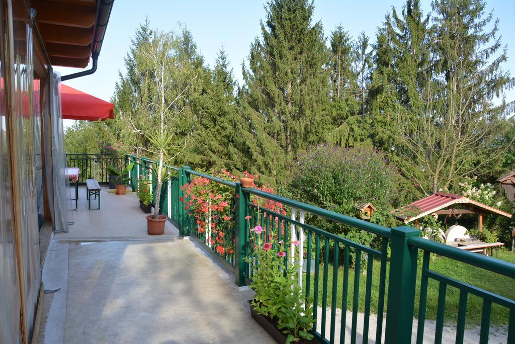 Gaestehaus Schmid Apartment Sankt Johann im Saggautal Екстериор снимка